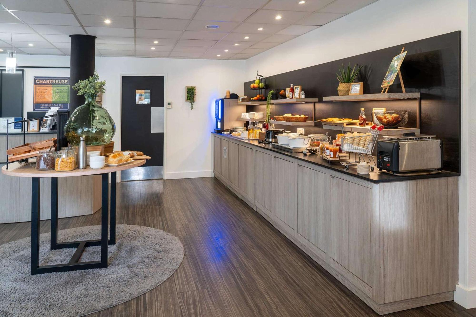 Best Western Voiron Centre Екстер'єр фото